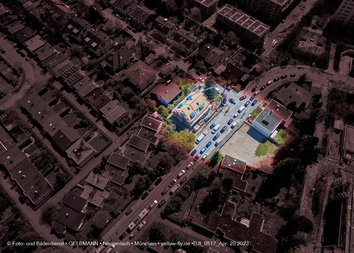 21.04.2023 - Luftbilder von der Baustelle Niederalmstraße 16 in Neuperlach